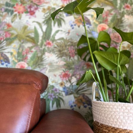 Belfast - Relax & Unwind In Our Skyline Retreat - 3 Bedroom Apartment With Parking エクステリア 写真